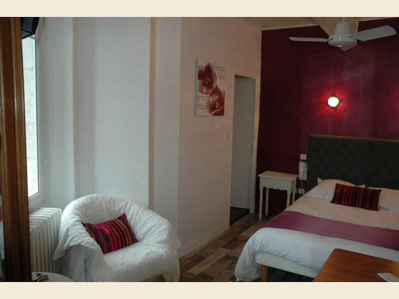Logis Hotels - Hotel Et Restaurant Les Voyageurs Tournon-dʼAgenais Exterior foto
